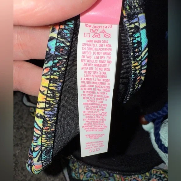 VS multi bikini bundle underwire halter crisscross 32d & Scheeky bottoms,1 ties - Picture 11 of 16